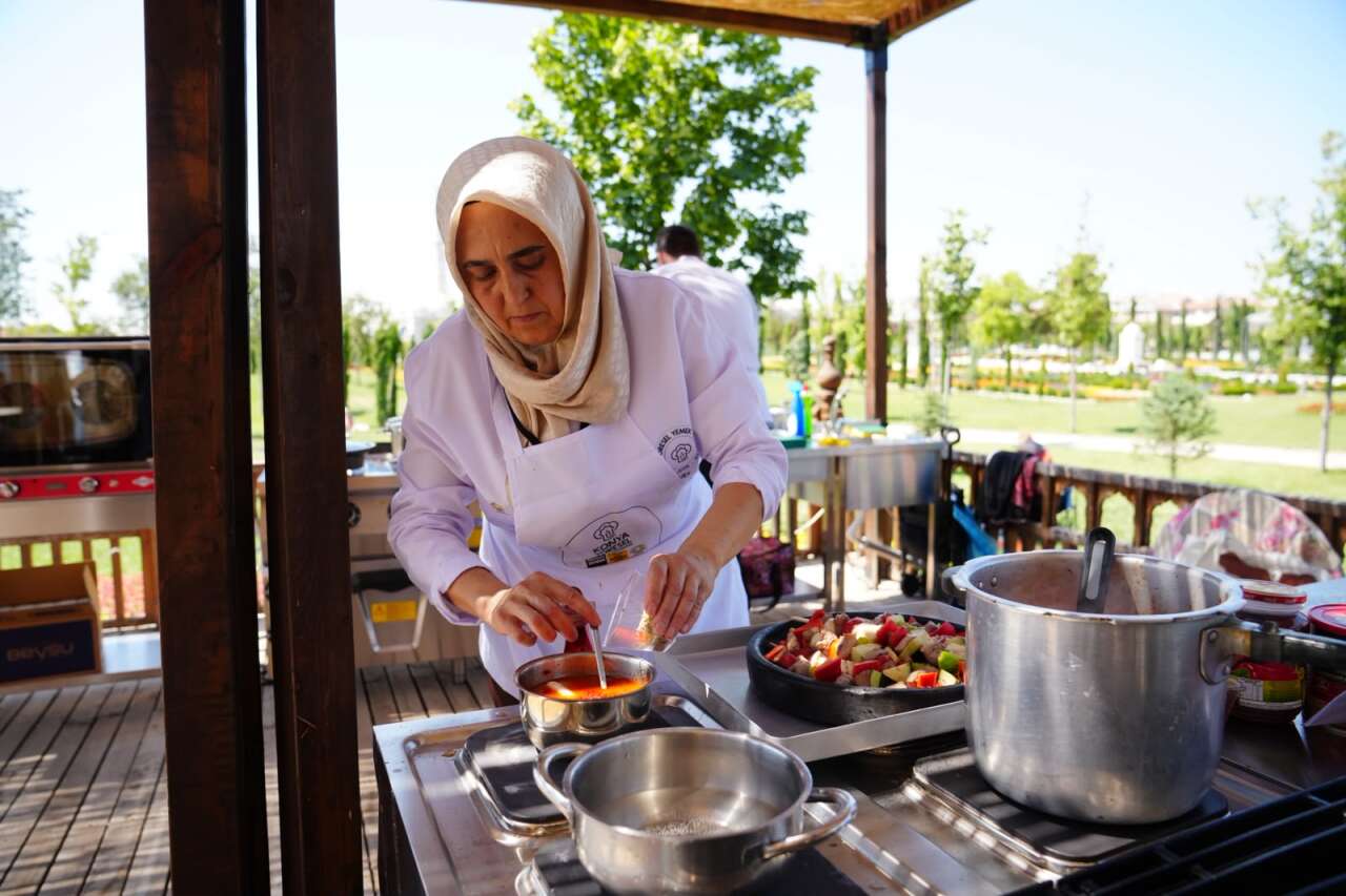 Konya'nın en lezzetli sofraları yarıştı! Şampiyon büyük ödülü kaptı 13